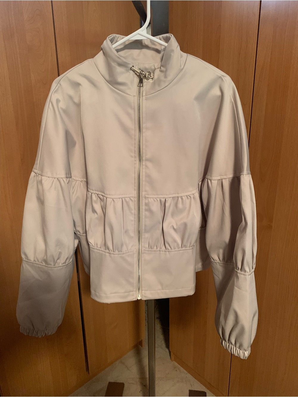 Women's Light Beige Zip-Front Puff Sleeve Jacket